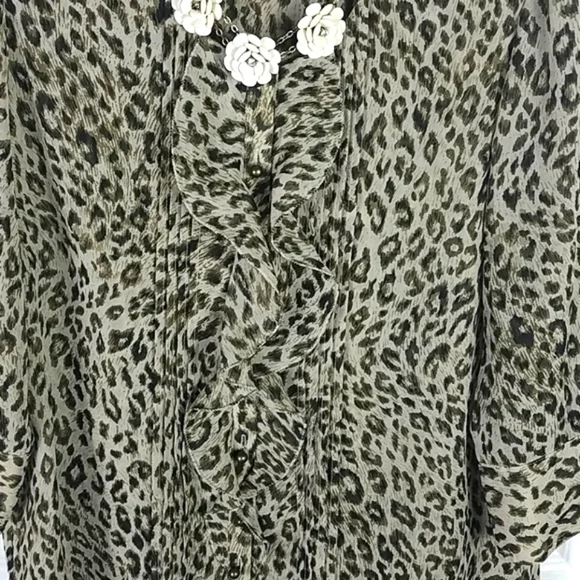 Chaus, 0141, vintage button down Animal Print blouse, elegant,  sz 6 - Picture 3 of 10